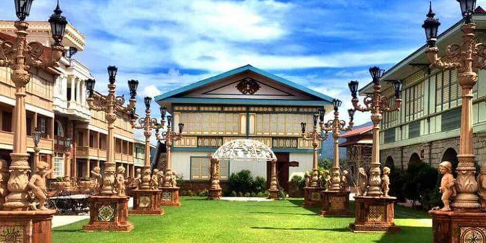 Las Casas Filipinas de Acuzar Day Tour Package