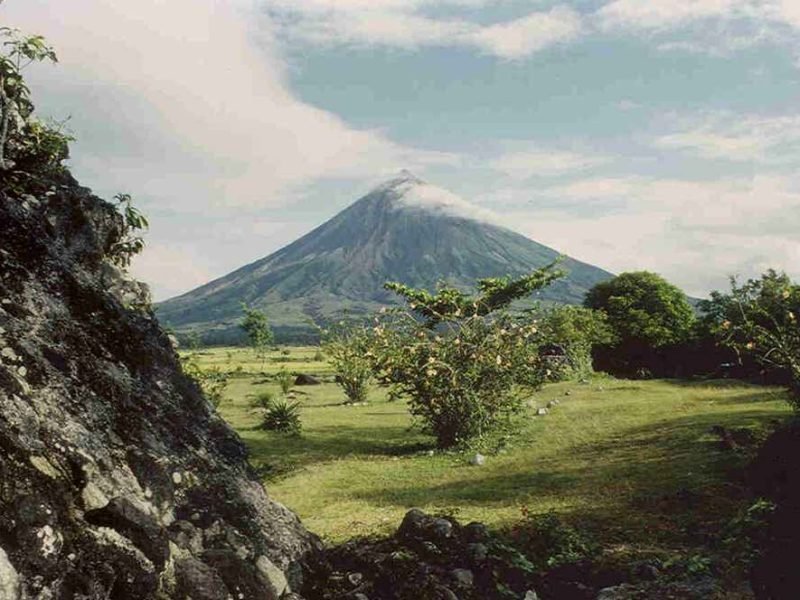 Mount Mayon Day Hike Package